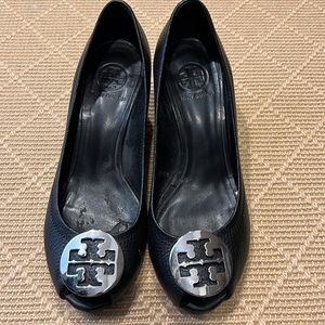Tory Burch wedge black w silver accent